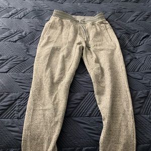 Lululemon men’s joggers. Size M. Never worn